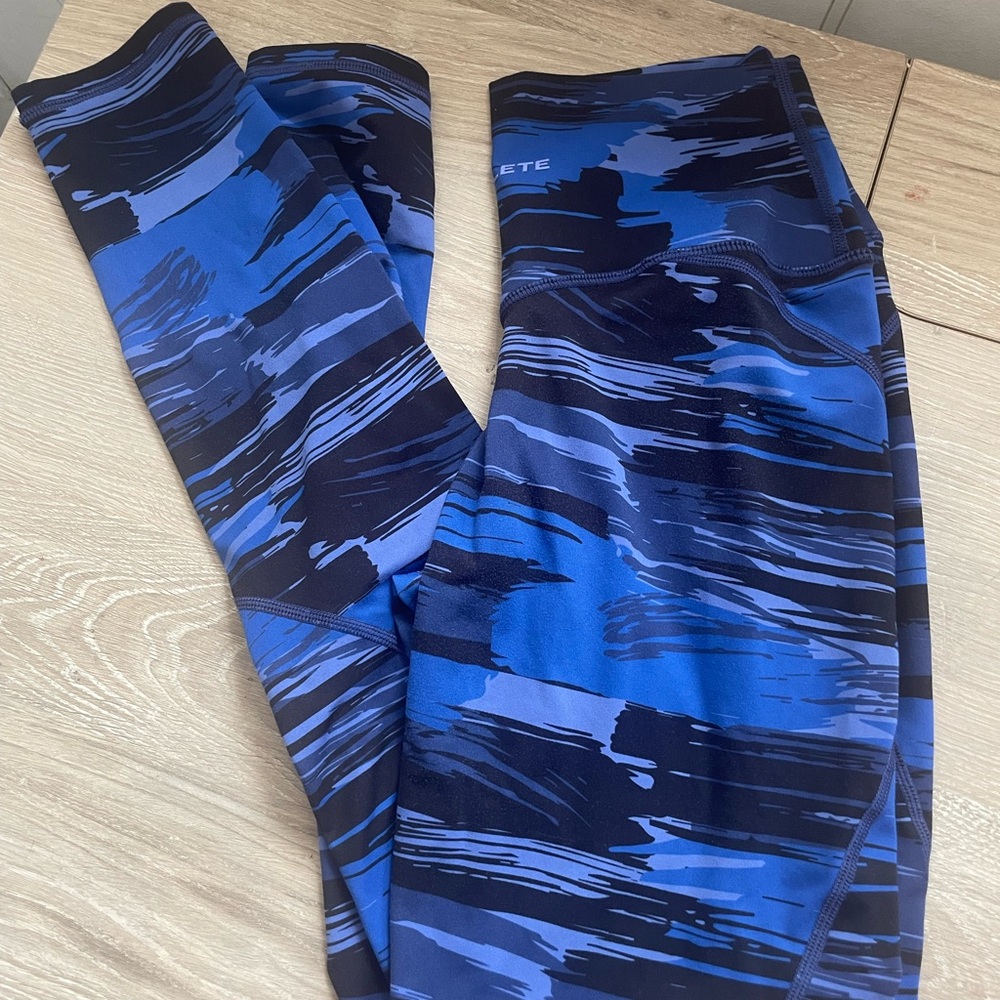 Alphalete V cut leggings
